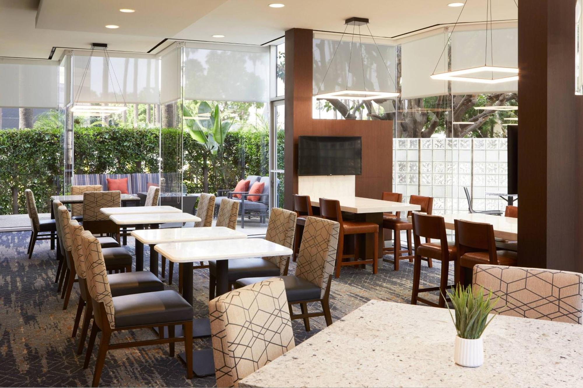 Courtyard By Marriott Los Angeles Lax / Century Boulevard Екстериор снимка