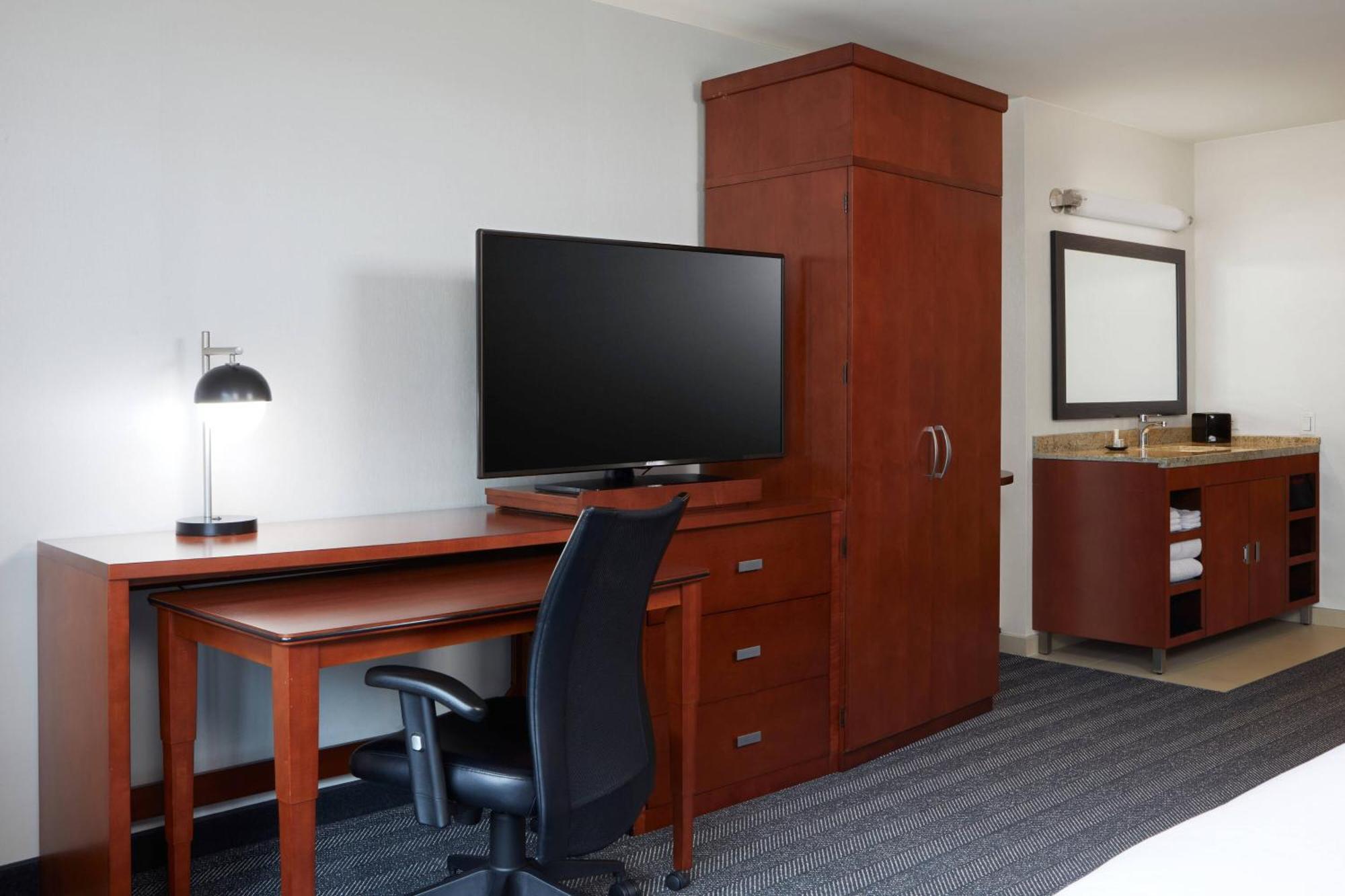 Courtyard By Marriott Los Angeles Lax / Century Boulevard Екстериор снимка