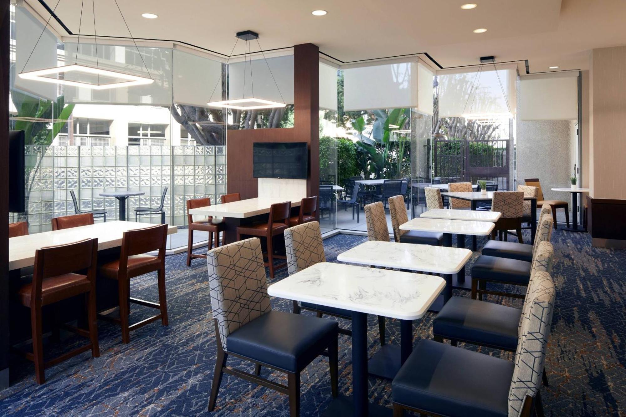 Courtyard By Marriott Los Angeles Lax / Century Boulevard Екстериор снимка